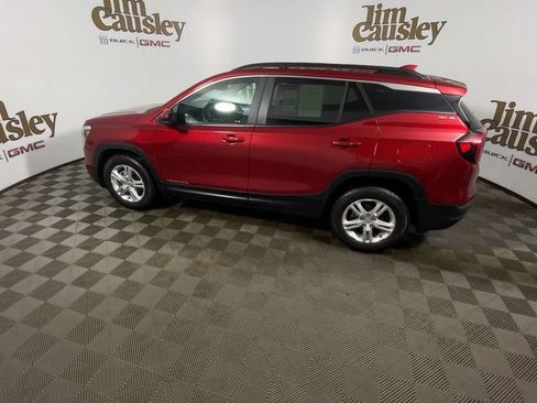 Used 2023 GMC Terrain SLE w/ Driver Convenience Package image 5