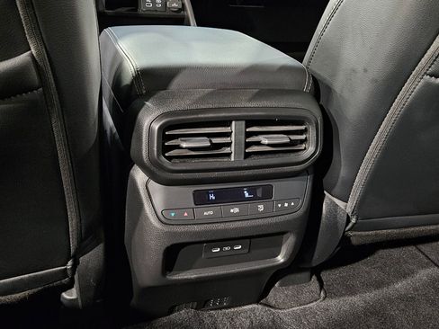 Used 2024 Honda Pilot Touring image 37