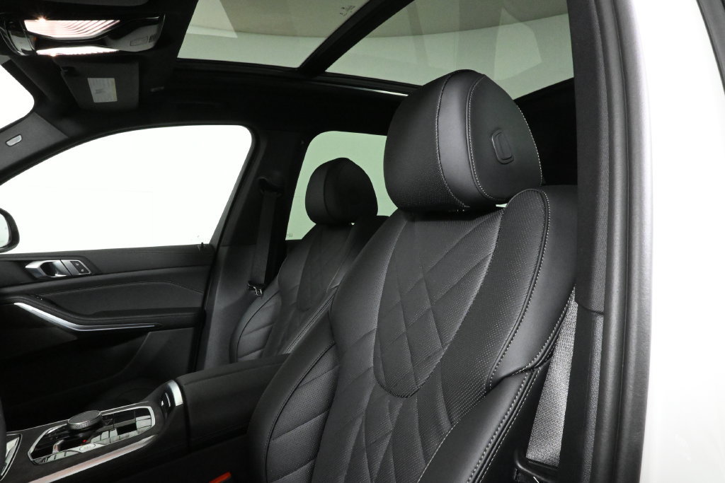 Used 2026 BMW X5 xDrive40i w/ M Sport Package AWD/4WD image 16