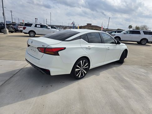 Used 2021 Nissan Altima 2.5 SR image 3