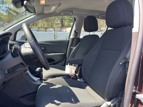 Used 2020 Chevrolet Trax LS FWD image 9