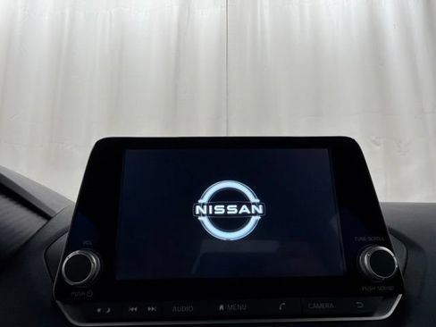 Used 2025 Nissan Sentra SR FWD image 13