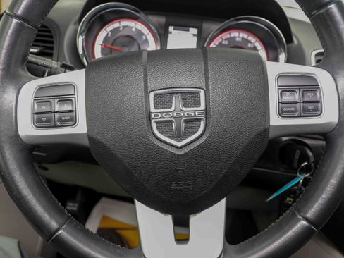 Used 2014 Dodge Grand Caravan SXT w/ Rear Park Assist Package FWD image 25