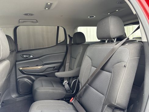 Used 2023 GMC Acadia SLE image 13