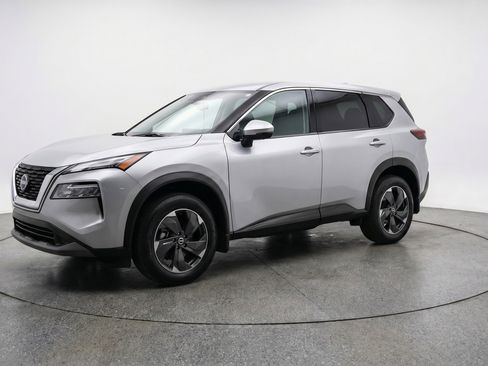 Used 2025 Nissan Rogue SV image 3