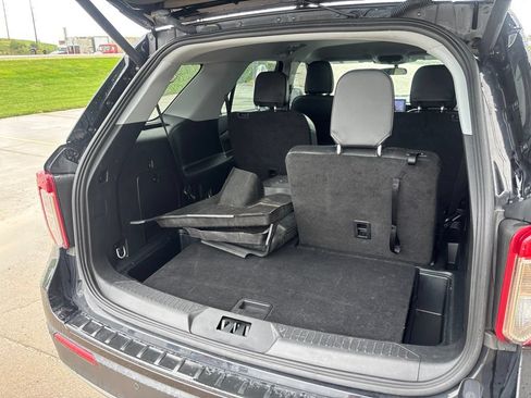 Used 2024 Ford Explorer XLT w/ Equipment Group 202A AWD/4WD image 15