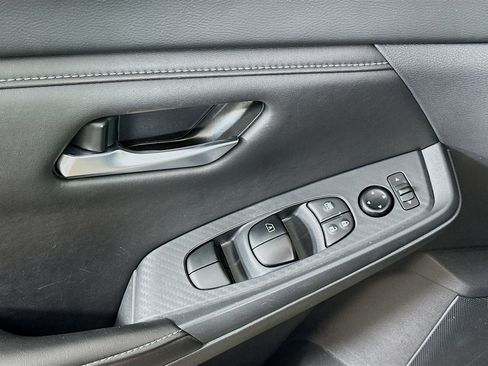 Used 2025 Nissan Sentra SV FWD image 15