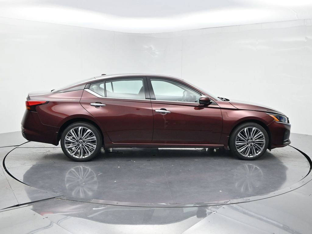 Used 2023 Nissan Altima 2.5 SL AWD/4WD image 4