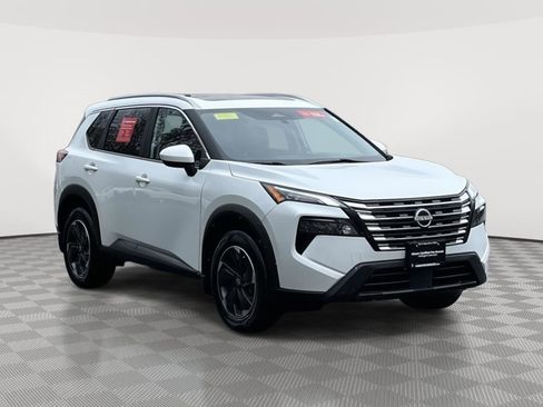 Used 2024 Nissan Rogue SV w/ SV Premium Package AWD/4WD image 3