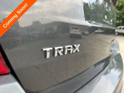 Used 2017 Chevrolet Trax LT w/ LT Convenience Package FWD image 9