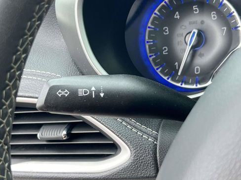 Certified 2023 Chrysler Pacifica Touring-L FWD image 22