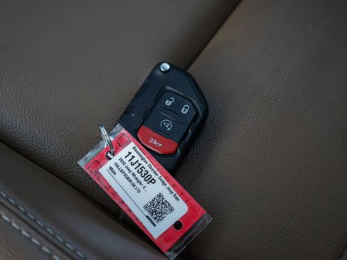 Used 2022 Jeep Wrangler Unlimited Sahara w/ Cold Weather Group image 27