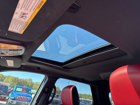 Used 2022 Dodge Durango R/T w/ Blacktop Package image 16