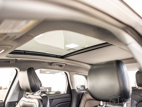 Used 2020 Lincoln Corsair AWD w/ Premium Package image 18