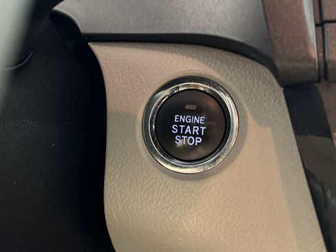 Used 2017 Toyota Sienna XLE w/ XLE Navigation Package FWD image 34