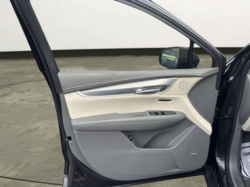 Used 2018 Cadillac XT5 Luxury w/ Driver Awareness Package FWD image 13