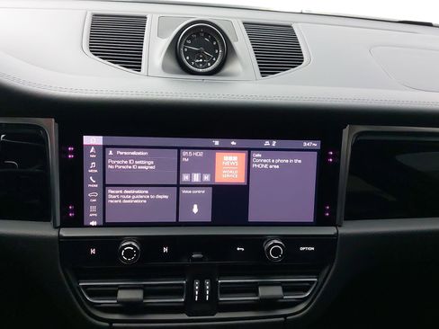 Used 2022 Porsche Macan w/ Premium Package Plus image 22