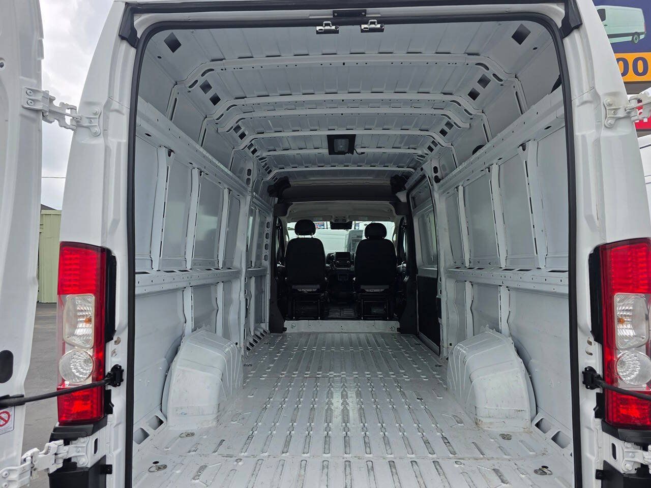 Used 2025 RAM ProMaster 3500 w/ Convenience Group FWD image 11