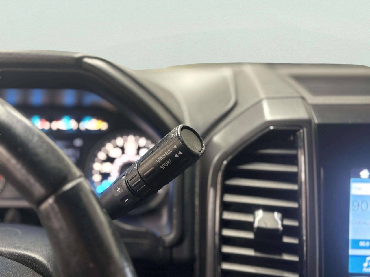 Used 2017 Ford F150 XLT w/ Equipment Group 302A Luxury AWD/4WD image 32
