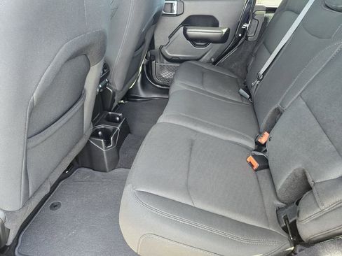 Used 2018 Jeep Wrangler Unlimited Sport S image 28