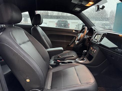 Used 2017 Volkswagen Beetle 1.8T S image 11