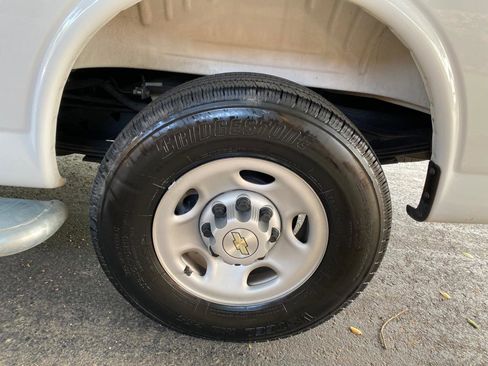 Used 2025 Chevrolet Express 2500 w/ Driver Convenience Package RWD image 17