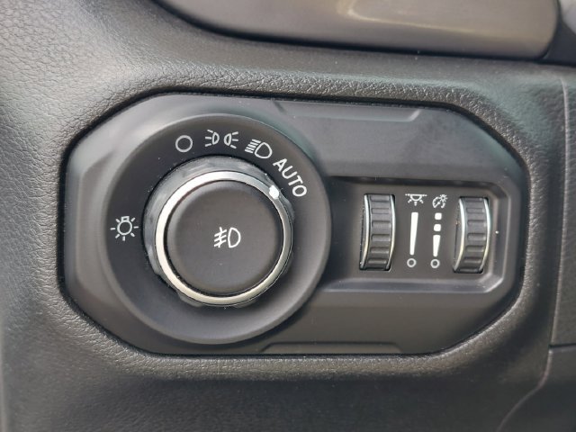 Used 2020 Jeep Wrangler Unlimited Sahara AWD/4WD image 22
