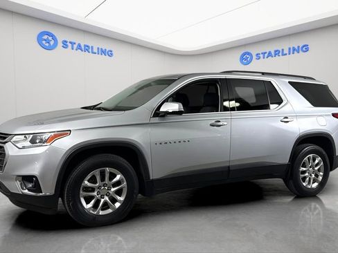 Used 2020 Chevrolet Traverse LT FWD image 2
