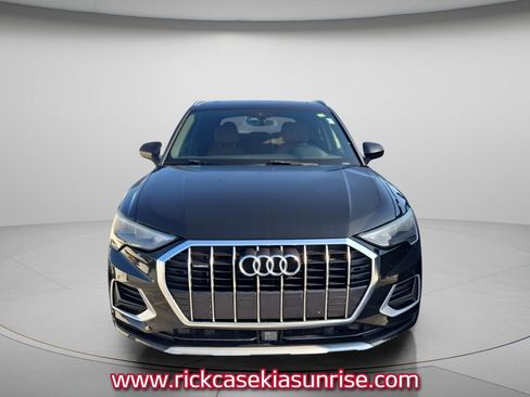 Used 2020 Audi Q3 2.0T Premium w/ Convenience Package AWD/4WD image 3
