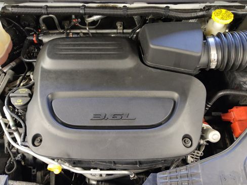 Used 2022 Chrysler Voyager LX FWD image 30