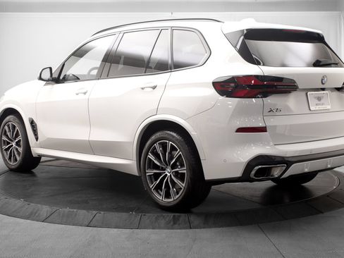 Used 2024 BMW X5 xDrive40i w/ M Sport Package AWD/4WD image 5