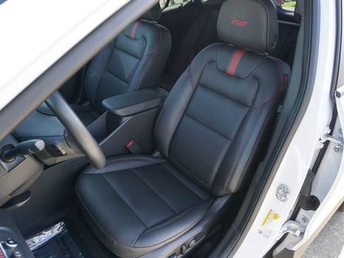 Used 2025 Chevrolet Trax RS w/ Sunroof Package FWD image 14