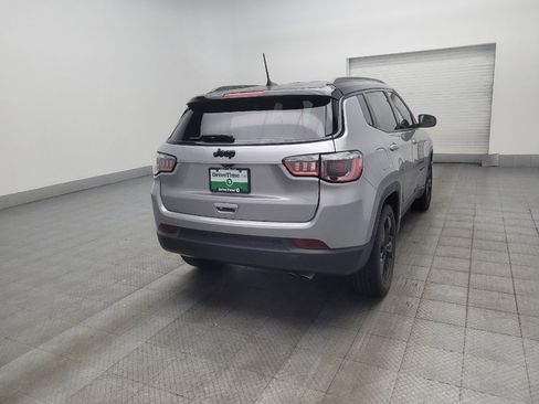 Used 2020 Jeep Compass Latitude FWD image 9