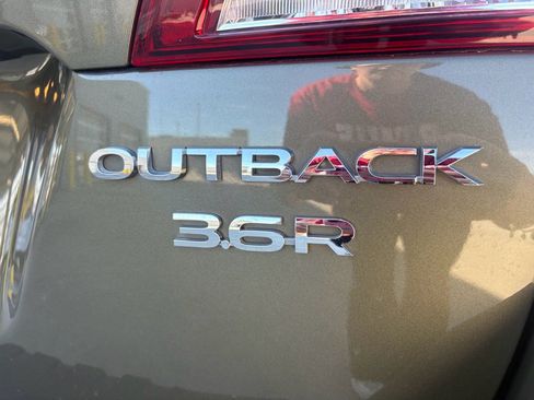 Used 2018 Subaru Outback 3.6R Touring w/ Popular Package #3 image 30