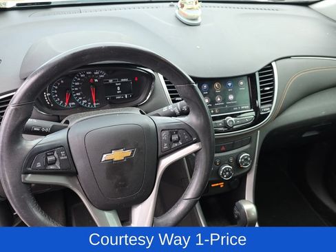 Used 2022 Chevrolet Trax LT w/ Driver Confidence Package AWD/4WD image 12