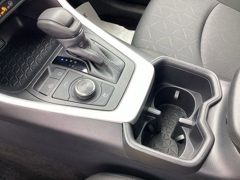 Used 2025 Toyota RAV4 XLE image 28