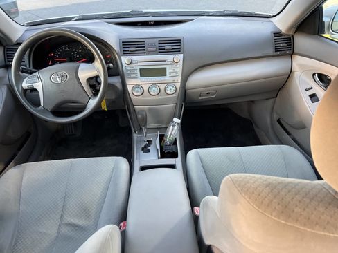 Used 2009 Toyota Camry LE FWD image 10