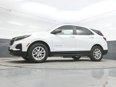 Used 2022 Chevrolet Equinox LS AWD/4WD image 32