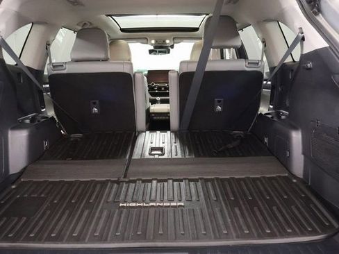 Used 2023 Toyota Highlander Platinum image 27