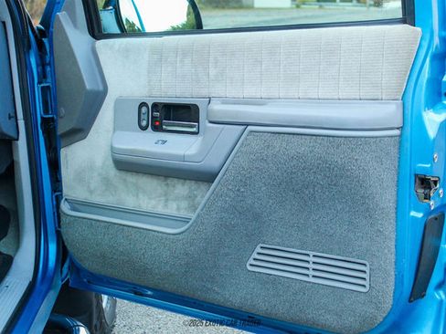 Used 1993 Chevrolet Blazer 4WD image 24