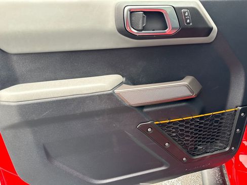 Used 2022 Ford Bronco Badlands image 16