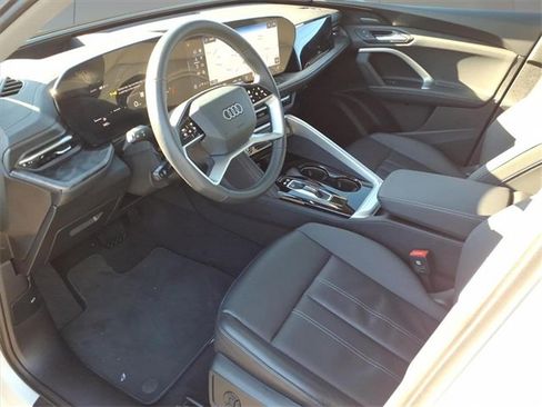 Used 2025 Audi Q5 Premium Plus w/ Premium Plus image 12