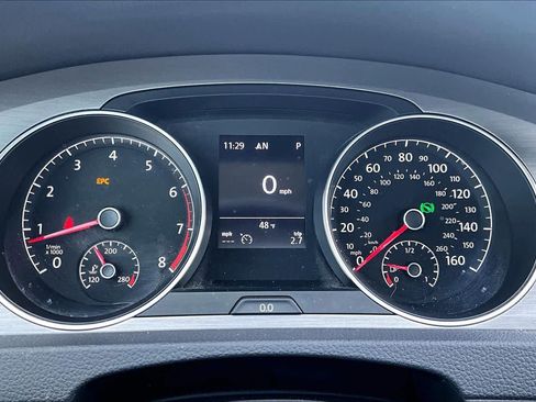 Used 2017 Volkswagen Golf S image 22