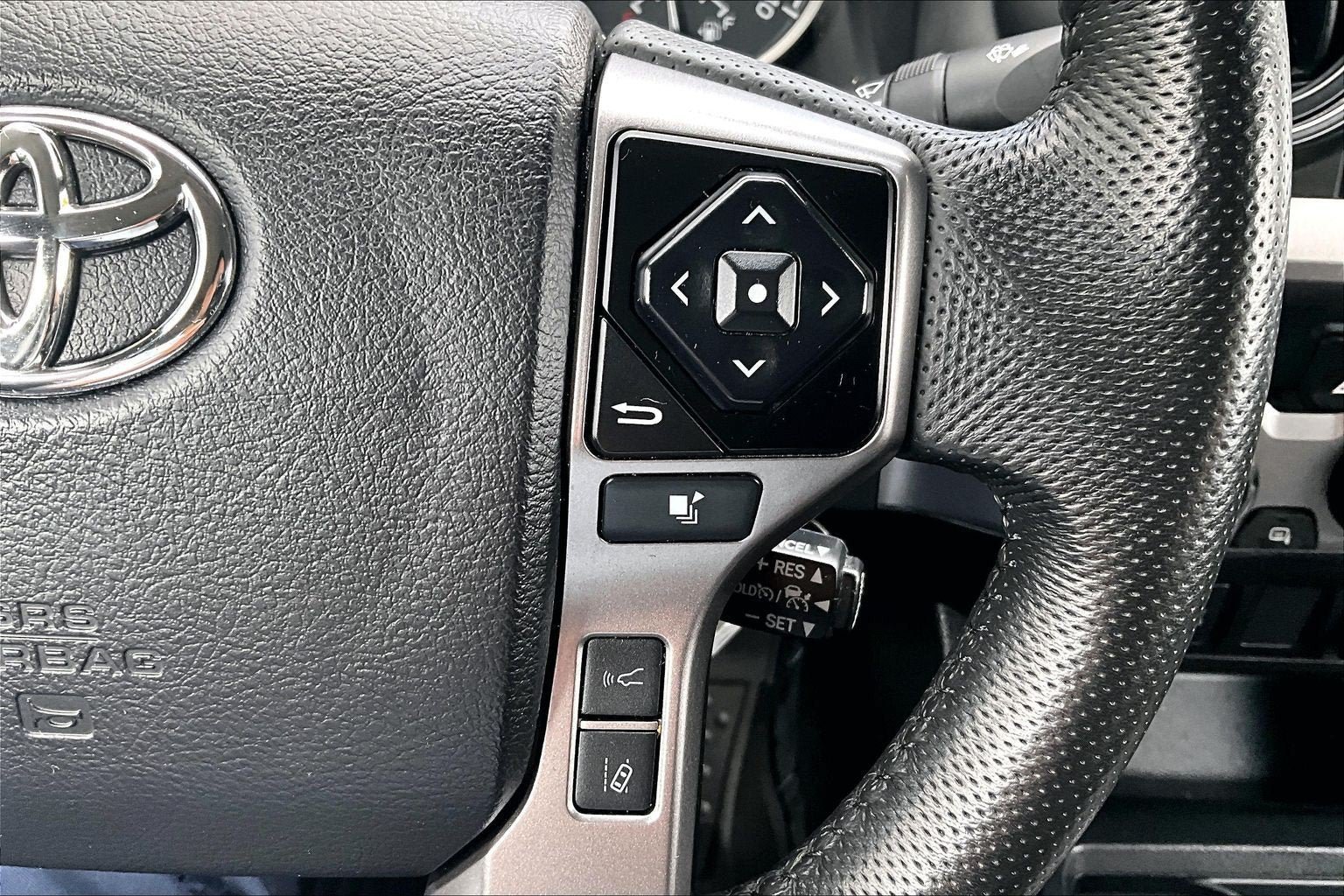 Used 2022 Toyota Tacoma SR5 AWD/4WD image 18