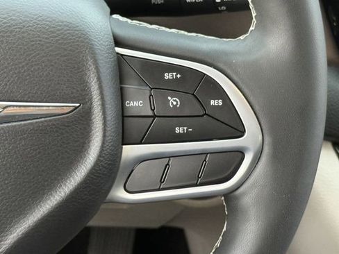 Used 2023 Chrysler Voyager LX image 14