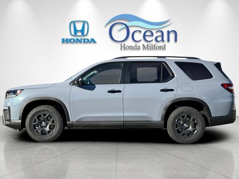 New 2026 Honda Pilot TrailSport image 2
