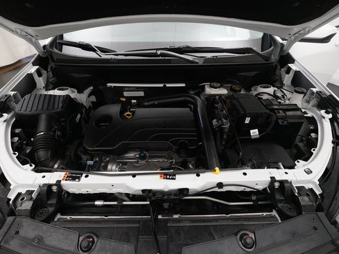 Used 2024 Chevrolet Equinox LT image 3