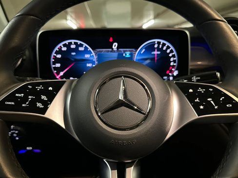 Used 2025 Mercedes-Benz GLC 350e 4MATIC image 23
