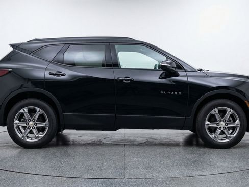 Used 2025 Chevrolet Blazer LT image 11
