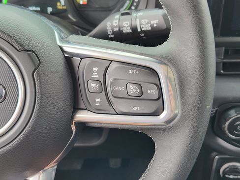 Used 2025 Jeep Wrangler Sahara w/ Safety Group image 38